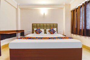 华丽客房 | 埃及棉床单、高档床上用品、客房内保险箱、办公桌