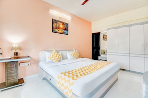 Egyptian cotton sheets, premium bedding, in-room safe, free WiFi