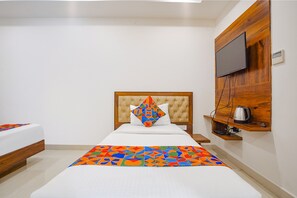 Egyptian cotton sheets, premium bedding, in-room safe, free WiFi - Fabhotel Royal Inn I (Bengaluru)
