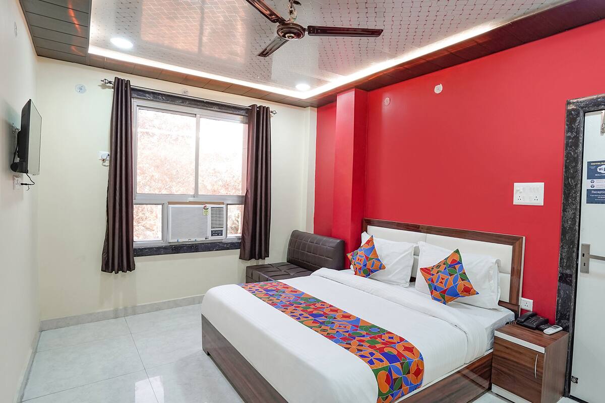 Deluxe Room | 1 bedroom, Egyptian cotton sheets, premium bedding, in-room safe