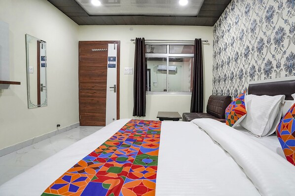 1 bedroom, Egyptian cotton sheets, premium bedding, in-room safe