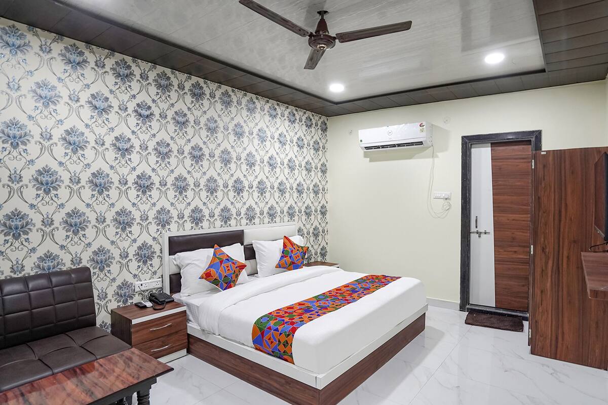 Egyptian cotton sheets, premium bedding, in-room safe, soundproofing