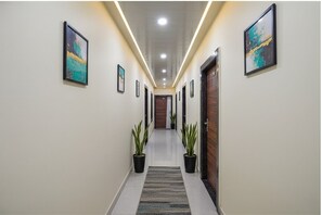Lobby - FabHotel Rajdhani (Kanpur)