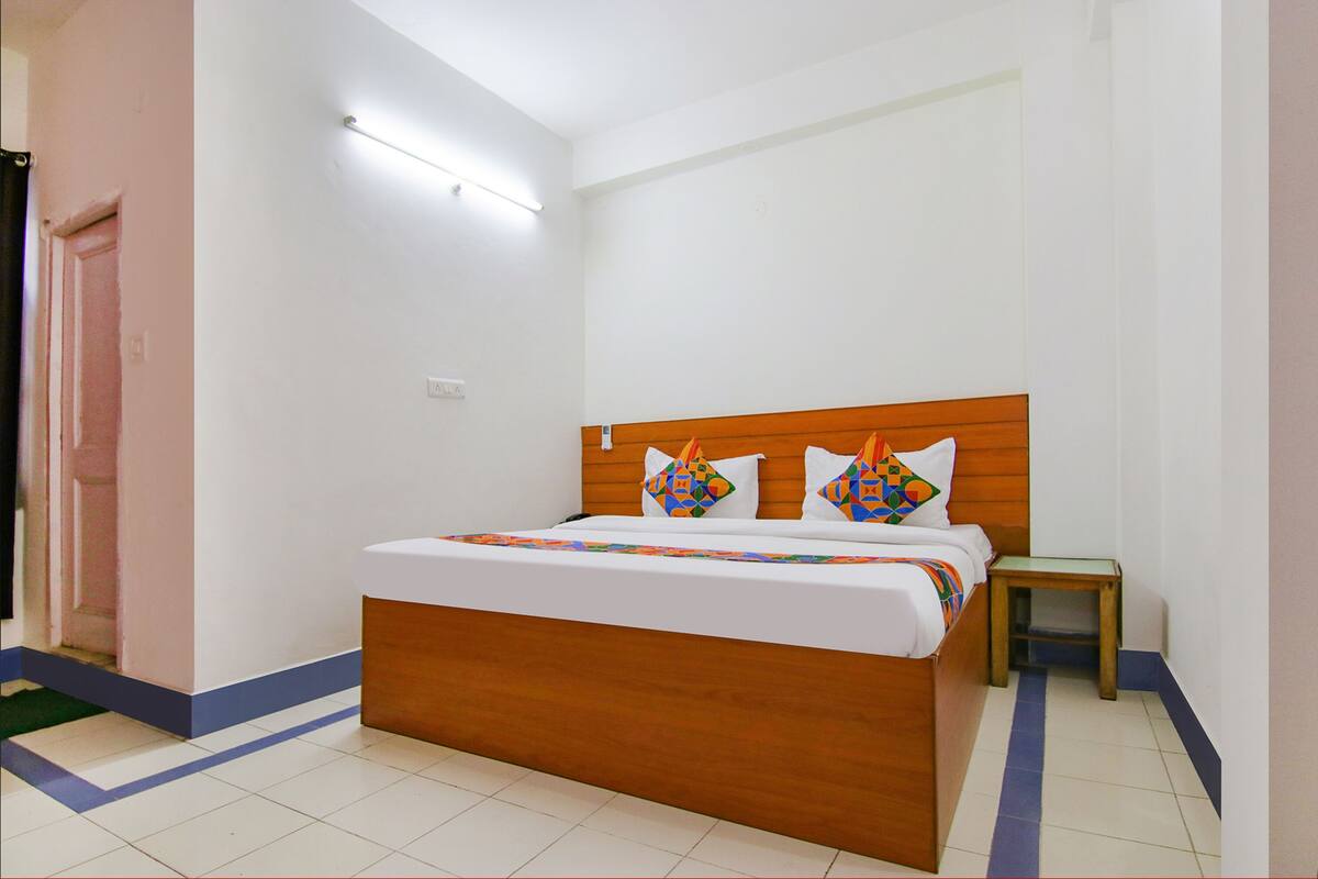 Egyptian cotton sheets, premium bedding, in-room safe, free WiFi