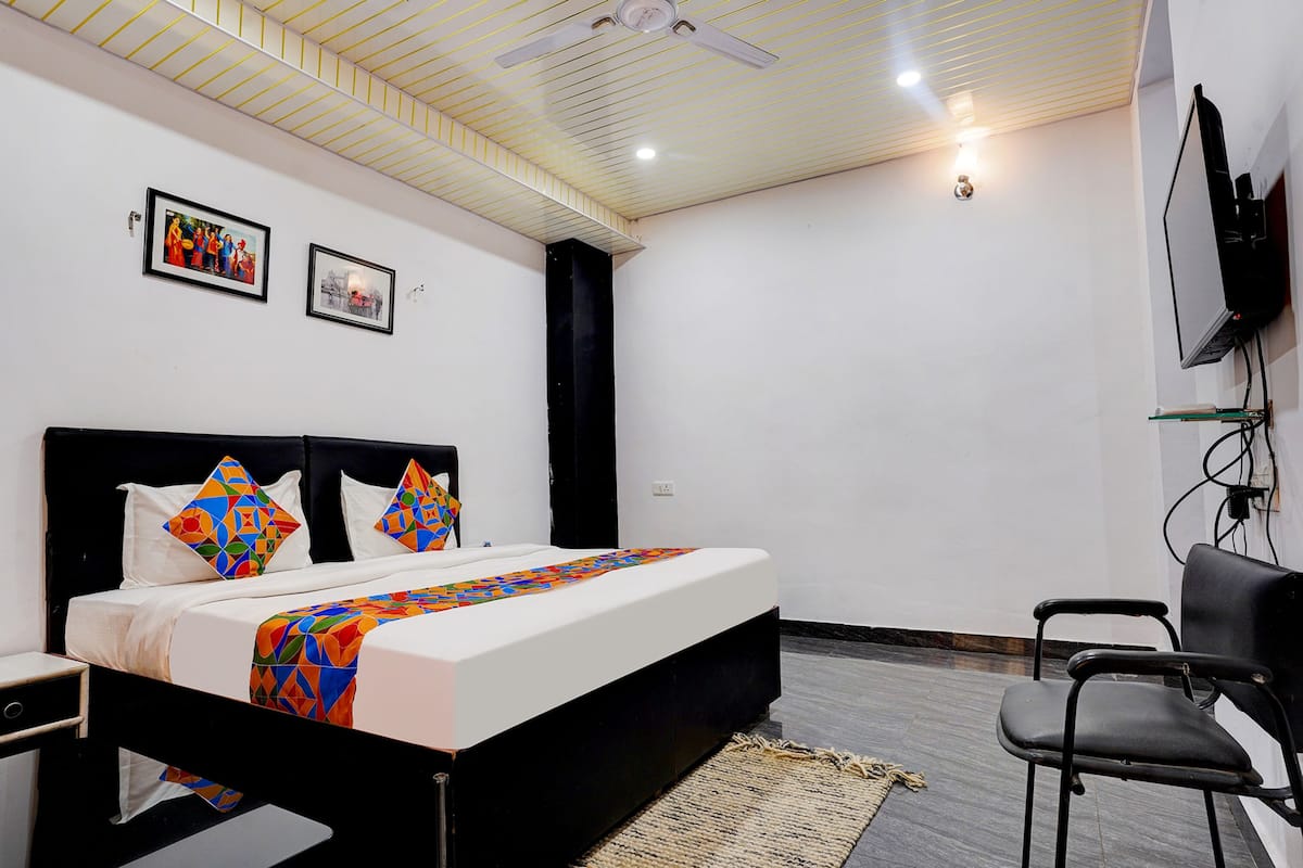 Deluxe Room | Egyptian cotton sheets, premium bedding, in-room safe, soundproofing
