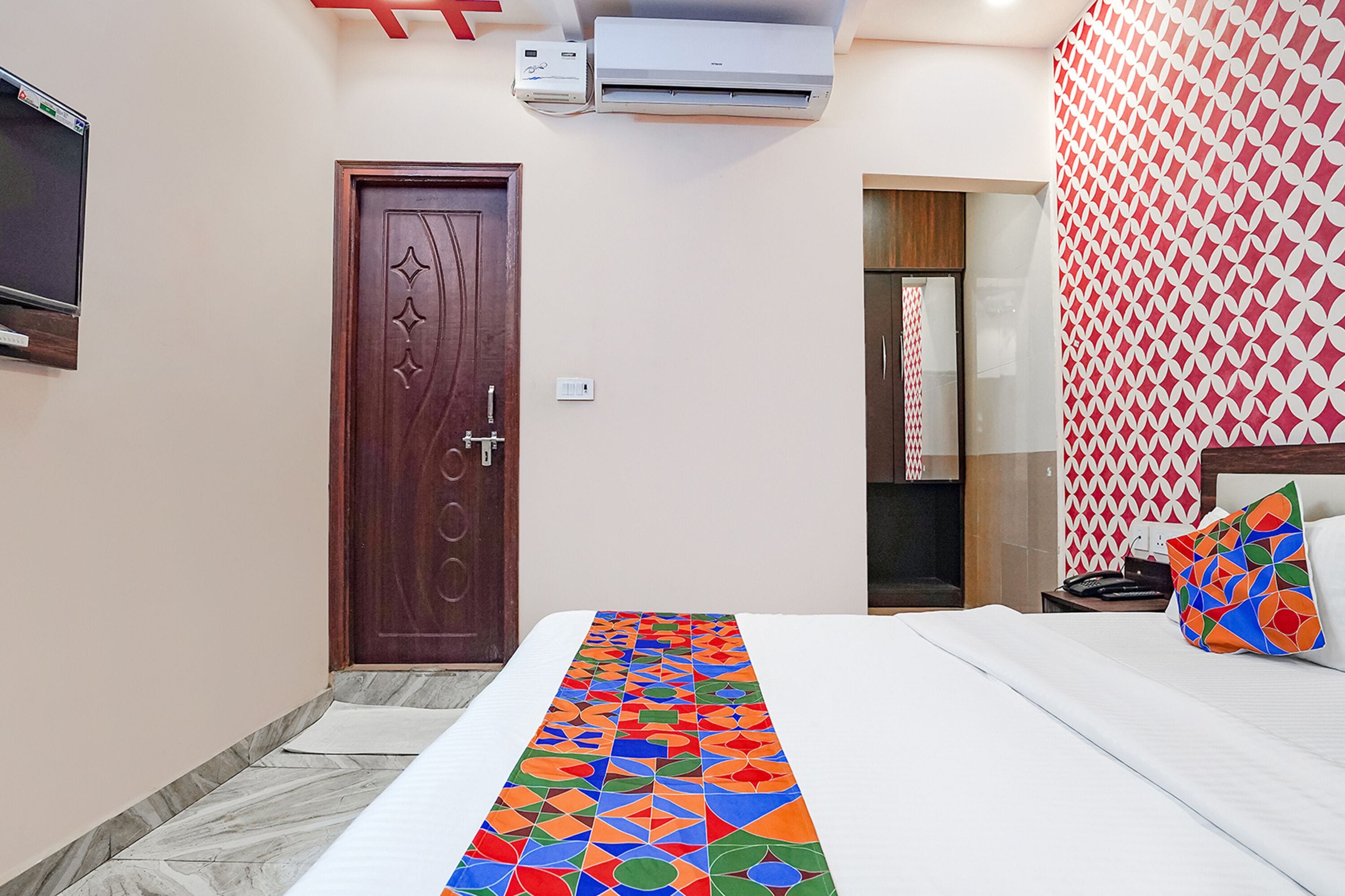 egyptian cotton sheets, premium bedding, in-room safe, free wifi