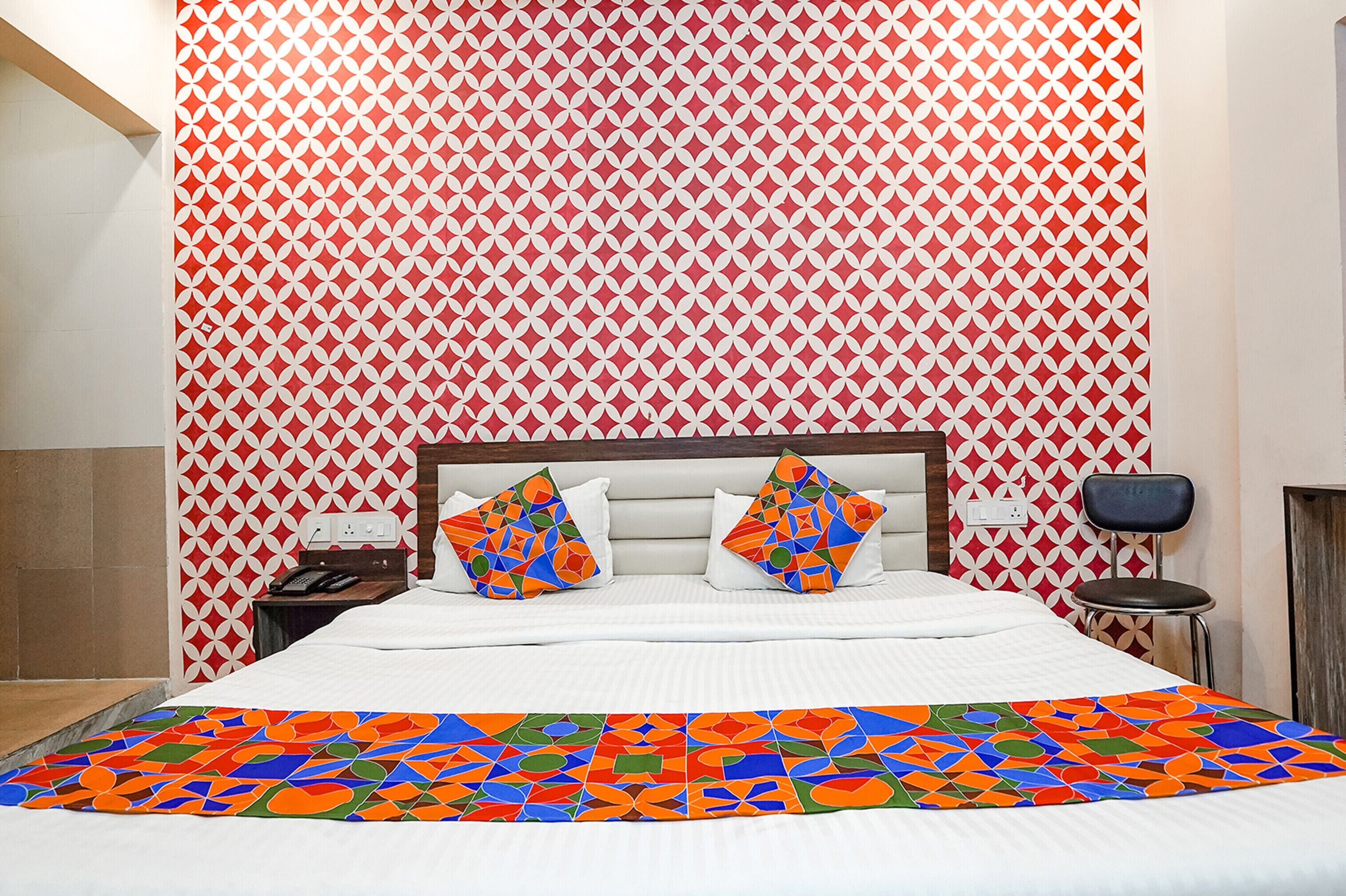 family room | egyptian cotton sheets, premium bedding, in-room safe, free wifi