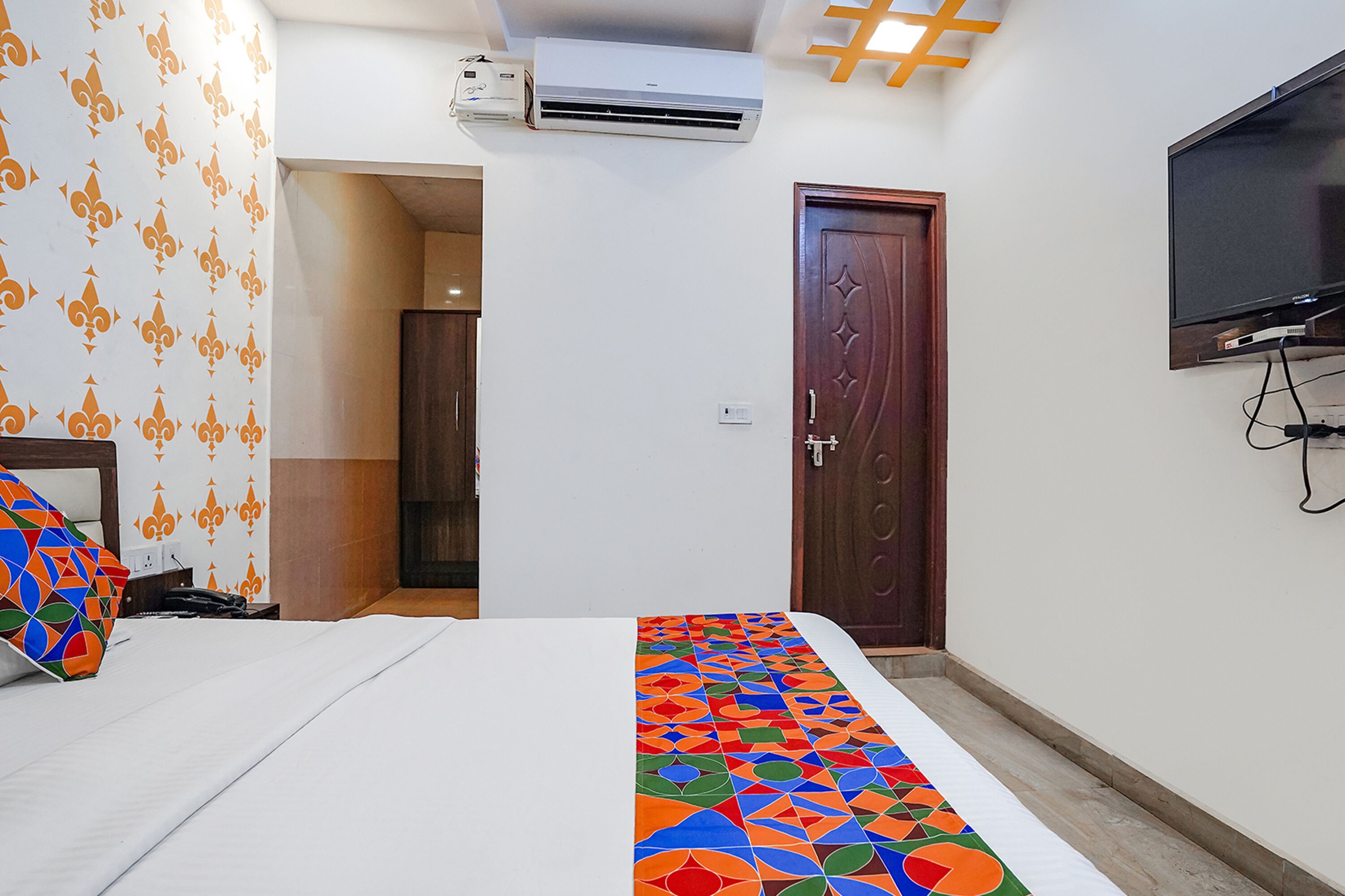 egyptian cotton sheets, premium bedding, in-room safe, free wifi