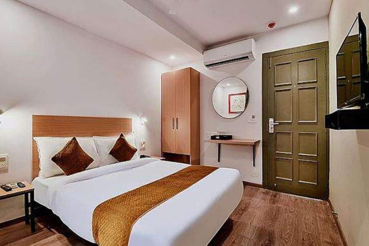 Egyptian cotton sheets, premium bedding, in-room safe, free WiFi