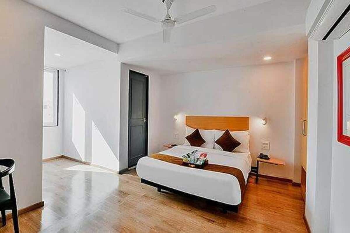 Egyptian cotton sheets, premium bedding, in-room safe, free WiFi