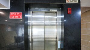 Lift - Fabhotel Trio Continental (New Delhi)