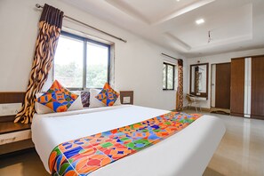 Premium Room | Egyptian cotton sheets, premium bedding, in-room safe, free WiFi - Fabhotel Bright Holidays (Mahabaleshwar)