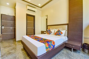 Egyptian cotton sheets, premium bedding, in-room safe, free WiFi - Fabhotel Resolute (Jaipur)