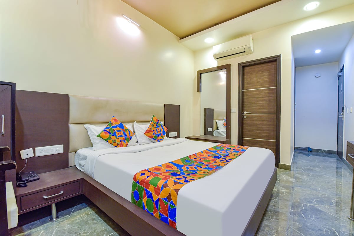 Egyptian cotton sheets, premium bedding, in-room safe, free WiFi