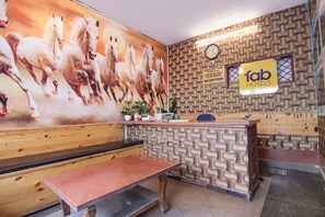 Reception - FabHotel Mahadev Cottage (Manali)