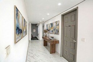 Lobby - Via Vat (New Delhi)