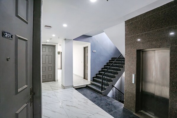 Lobby - FabHotel VAT (New Delhi)