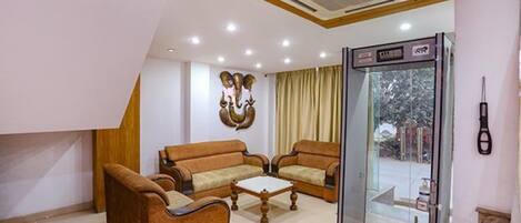 Coin salon dans le hall