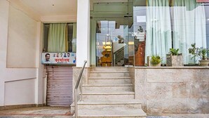 A building entrance with a staircase leading up to a glass door. - FabHotel Taj Home Stay (New Delhi)