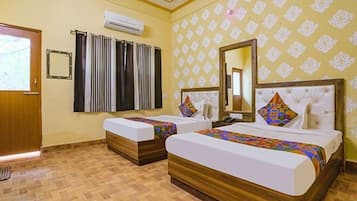Egyptian cotton sheets, premium bedding, in-room safe, free WiFi