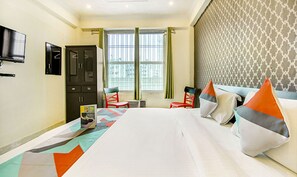 Egyptian cotton sheets, premium bedding, in-room safe, free WiFi - FabExpress Alacia Inn (Lucknow)