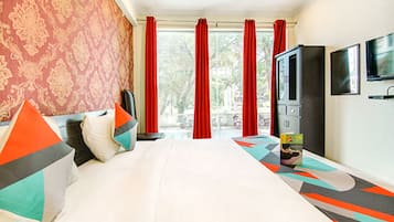 Egyptian cotton sheets, premium bedding, in-room safe, free WiFi