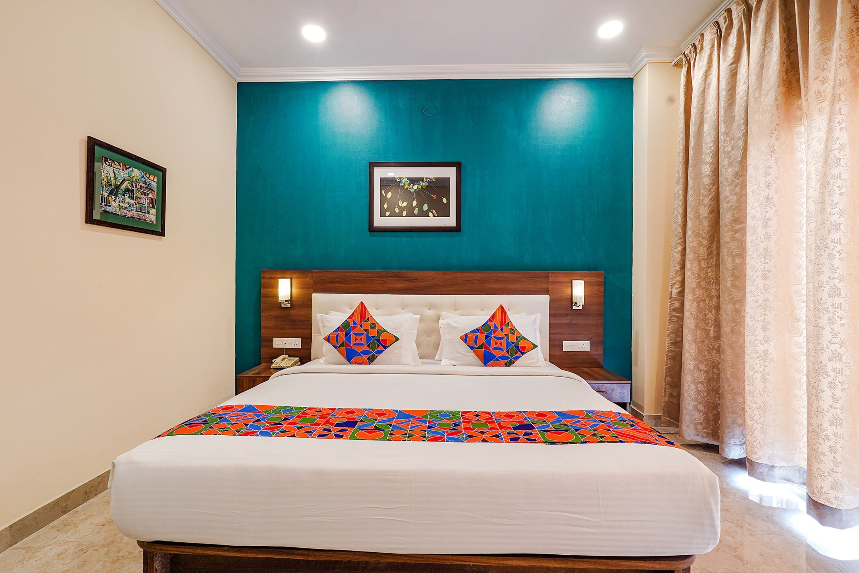 Egyptian cotton sheets, premium bedding, in-room safe, free WiFi