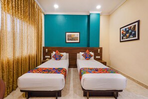 Habitación familiar | Sábanas de algodón egipcio, ropa de cama de alta calidad, caja fuerte