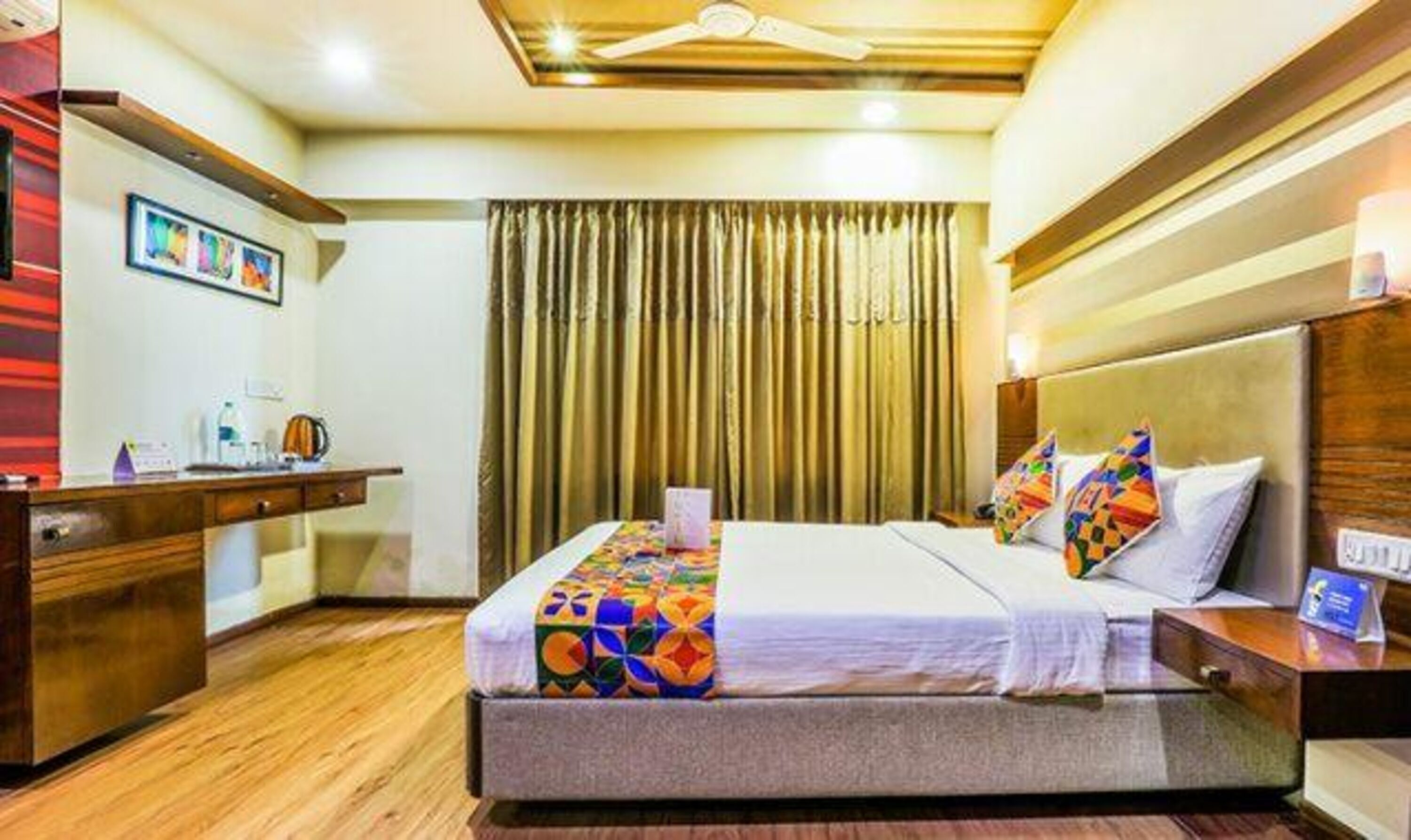 Egyptian cotton sheets, premium bedding, in-room safe, free WiFi