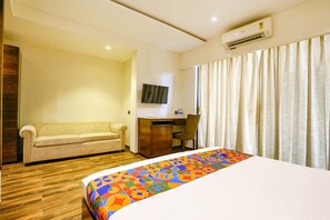 1 bedroom, Egyptian cotton sheets, premium bedding, in-room safe