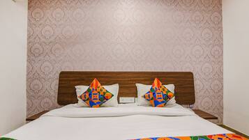 Egyptian cotton sheets, premium bedding, in-room safe, free WiFi