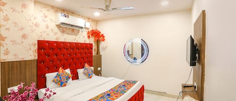 Deluxe Room | Egyptian cotton sheets, premium bedding, in-room safe, free WiFi