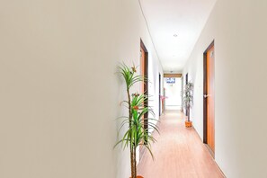 Lobby - Fabhotel Nidhivan (Surat)