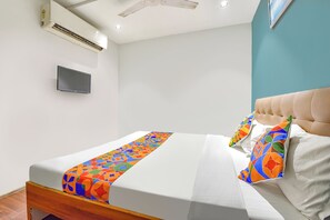 Egyptian cotton sheets, premium bedding, in-room safe, free WiFi