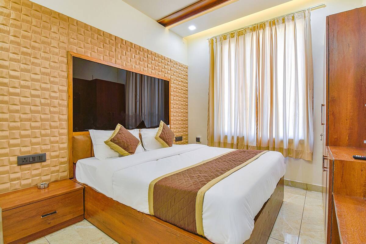 Egyptian cotton sheets, premium bedding, in-room safe, free WiFi