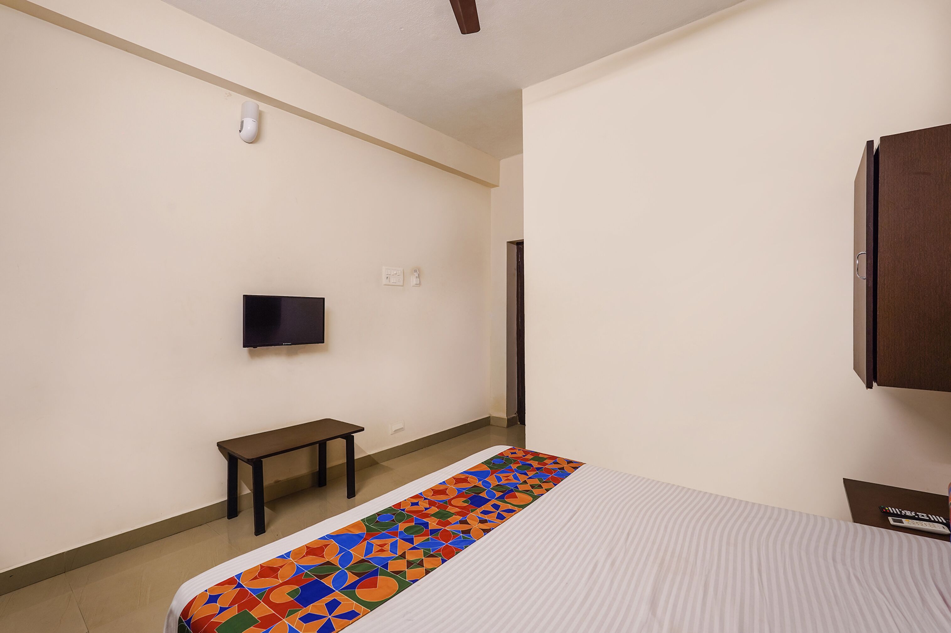 egyptian cotton sheets, premium bedding, in-room safe, free wifi