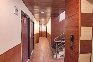 Lobby - Fabhotel Doon Maira (Dehradun)