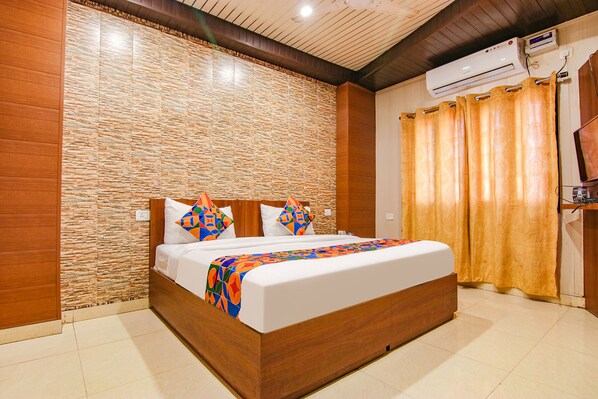 Deluxe Room | Egyptian cotton sheets, premium bedding, in-room safe, desk - Fabhotel Doon Maira (Dehradun)