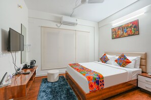Egyptian cotton sheets, premium bedding, in-room safe, soundproofing - Windfall Service Apartment (Bengaluru)