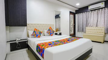 Deluxe Room | Egyptian cotton sheets, premium bedding, in-room safe, desk