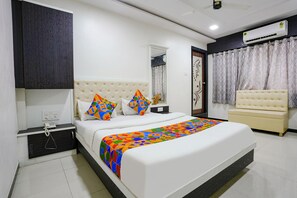 Deluxe Room | Egyptian cotton sheets, premium bedding, in-room safe, desk - Fabexpress Rajmahal (Navi Mumbai)