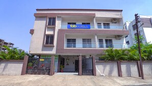 A multi-story building with a sign for 'fab hotels'. - Fabhotel Elite Palm (Nagpur)