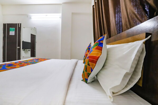 1 bedroom, Egyptian cotton sheets, premium bedding, in-room safe