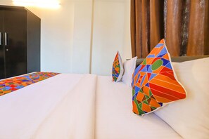 Egyptian cotton sheets, premium bedding, in-room safe, desk - Fabhotel Elite Palm (Nagpur)