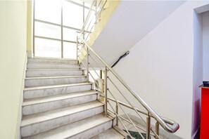 Lobby - Fabexpress Royal Oak (Bidhannagar)