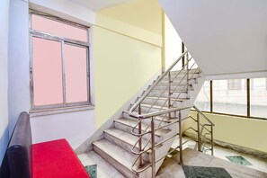 Lobby - Fabexpress Royal Oak (Bidhannagar)