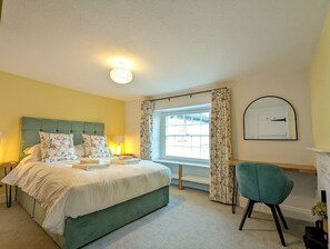 3 bedrooms, Internet - Stunning Lake District Cottage with hot tub and mountain views (Ambleside)