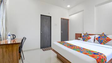 Egyptian cotton sheets, premium bedding, in-room safe, desk