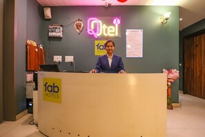 Reception - Fabhotel Maxx Inn (New Delhi)