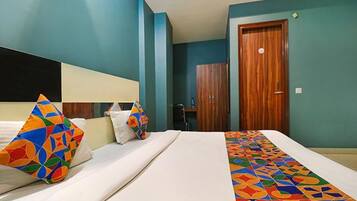 Egyptian cotton sheets, premium bedding, in-room safe, desk